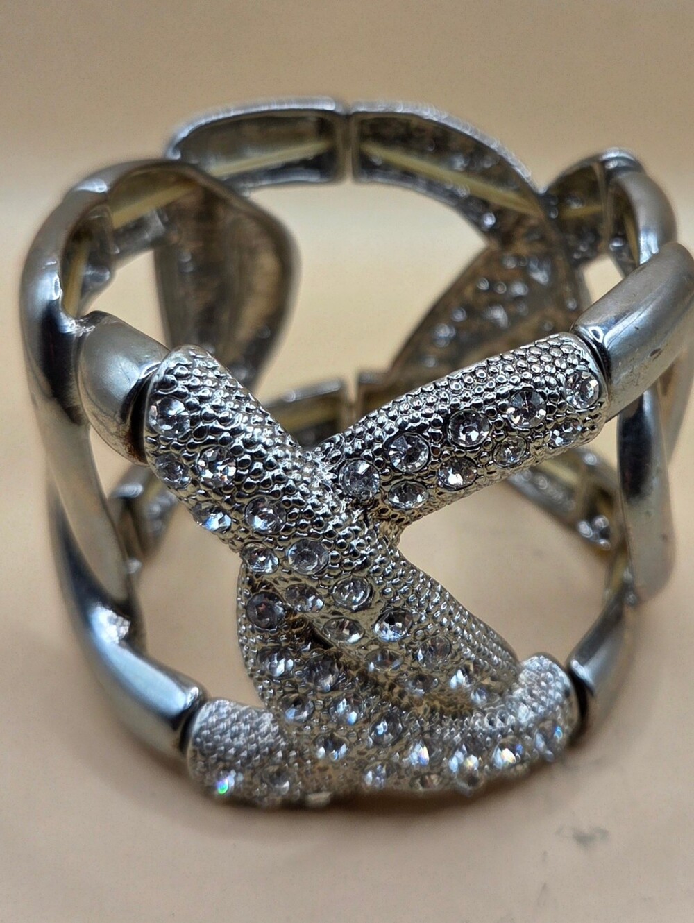 Vintage Silver-Tone Sculptural Rhinestone Statement Bracelet – Bold & Glamorous